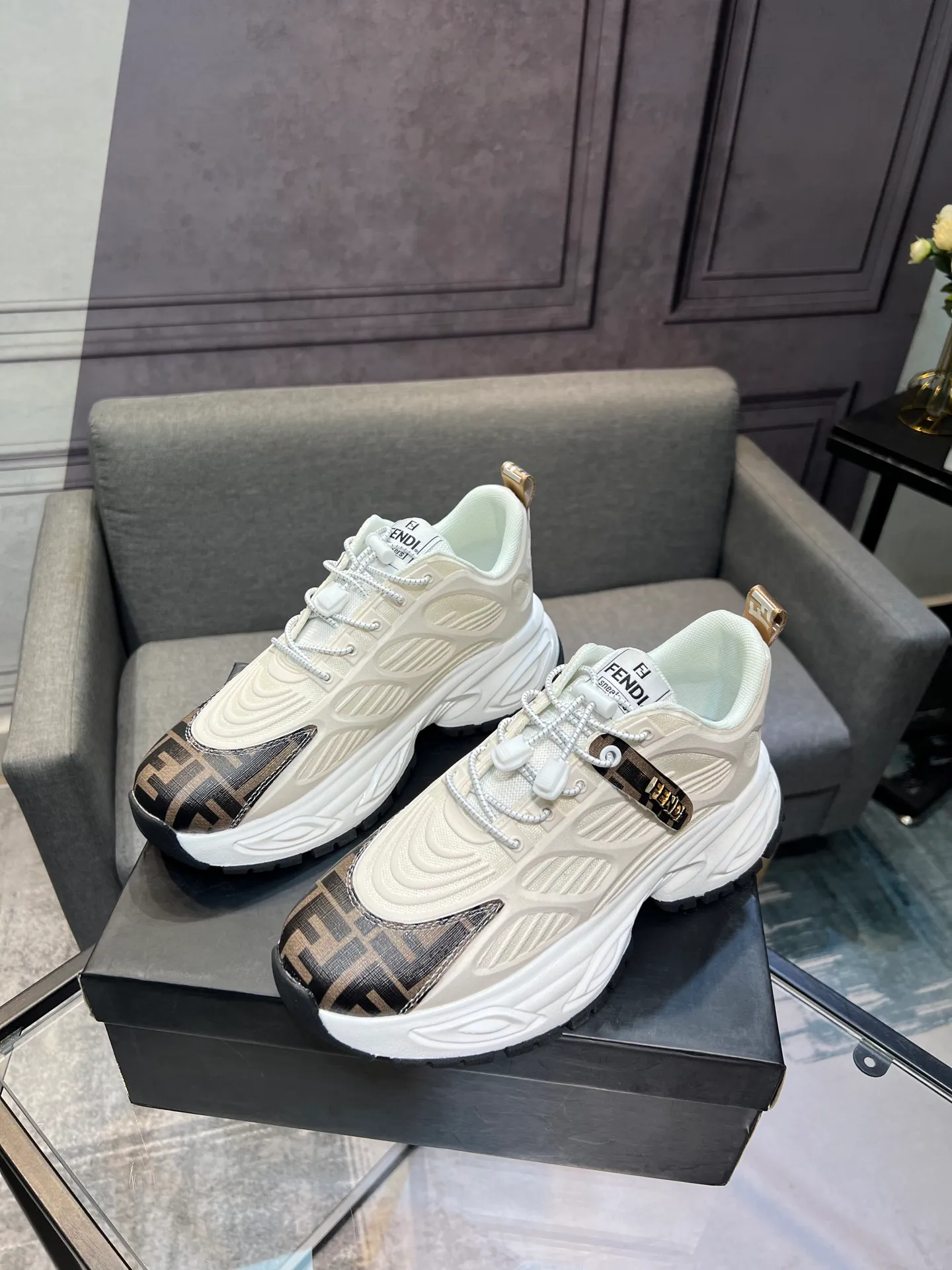 Men's men's shoes 💰440 [FENDI] new 🙈 casual shoes with first-class workmanship, 💪💪💪cowhide uppers ➕ genuine leather feet, 👻suitable for all kinds of travel! Number of yards 38-44